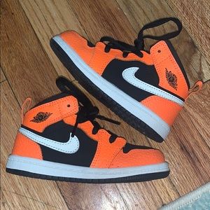 TODDLER JORDAN 1 ! ONLY WORN ONCE GREAT CONDITION